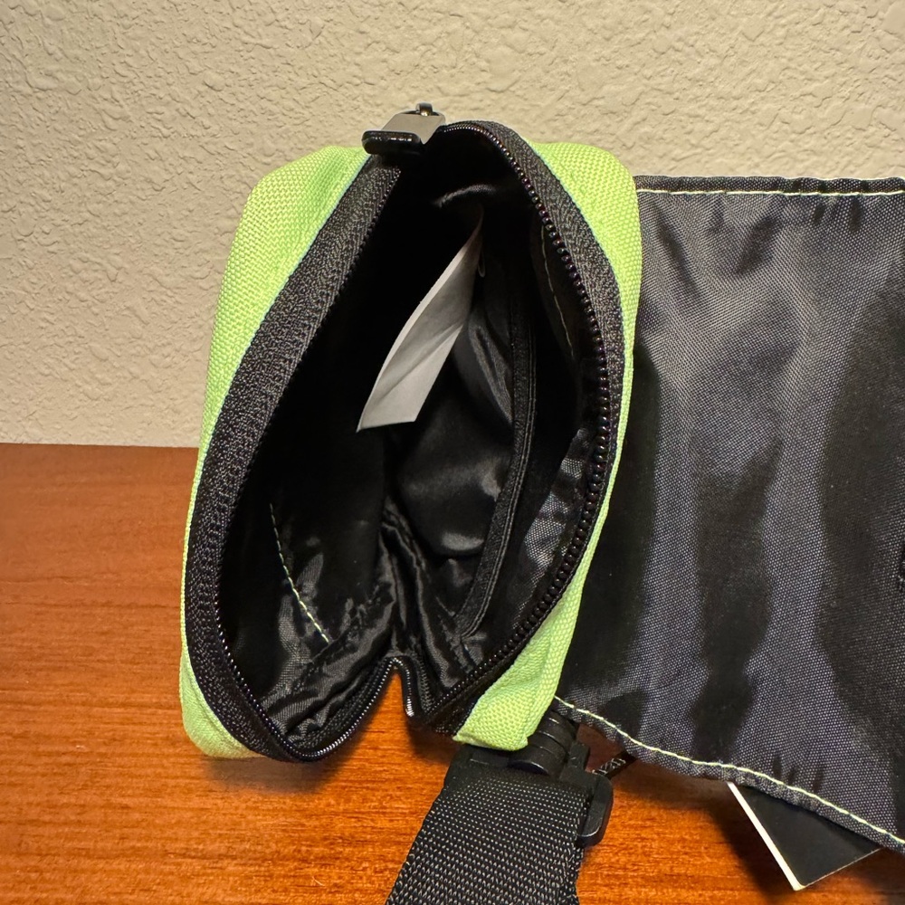 NWT Adidas Mini Over The Shoulder Bag - Picture 3 of 3